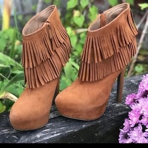 ROUGE Size 6.5 OSCAR faux suede fringe heel